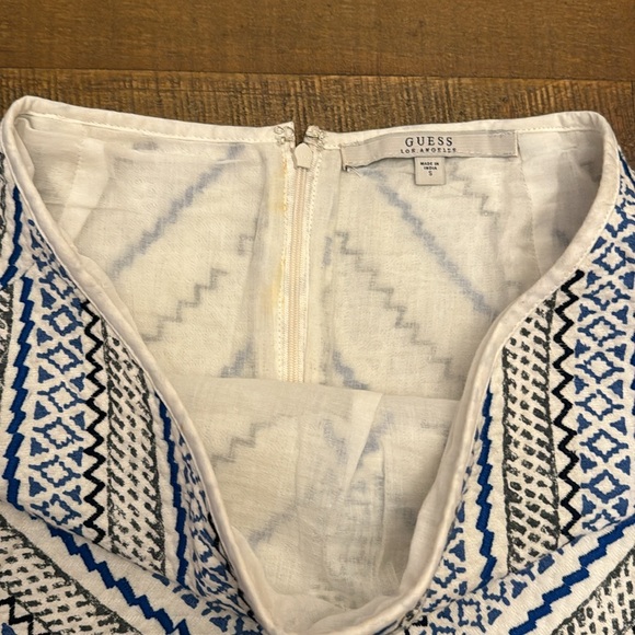 Guess skirt - size small - in worn but good  condition - Picture 2 of 3